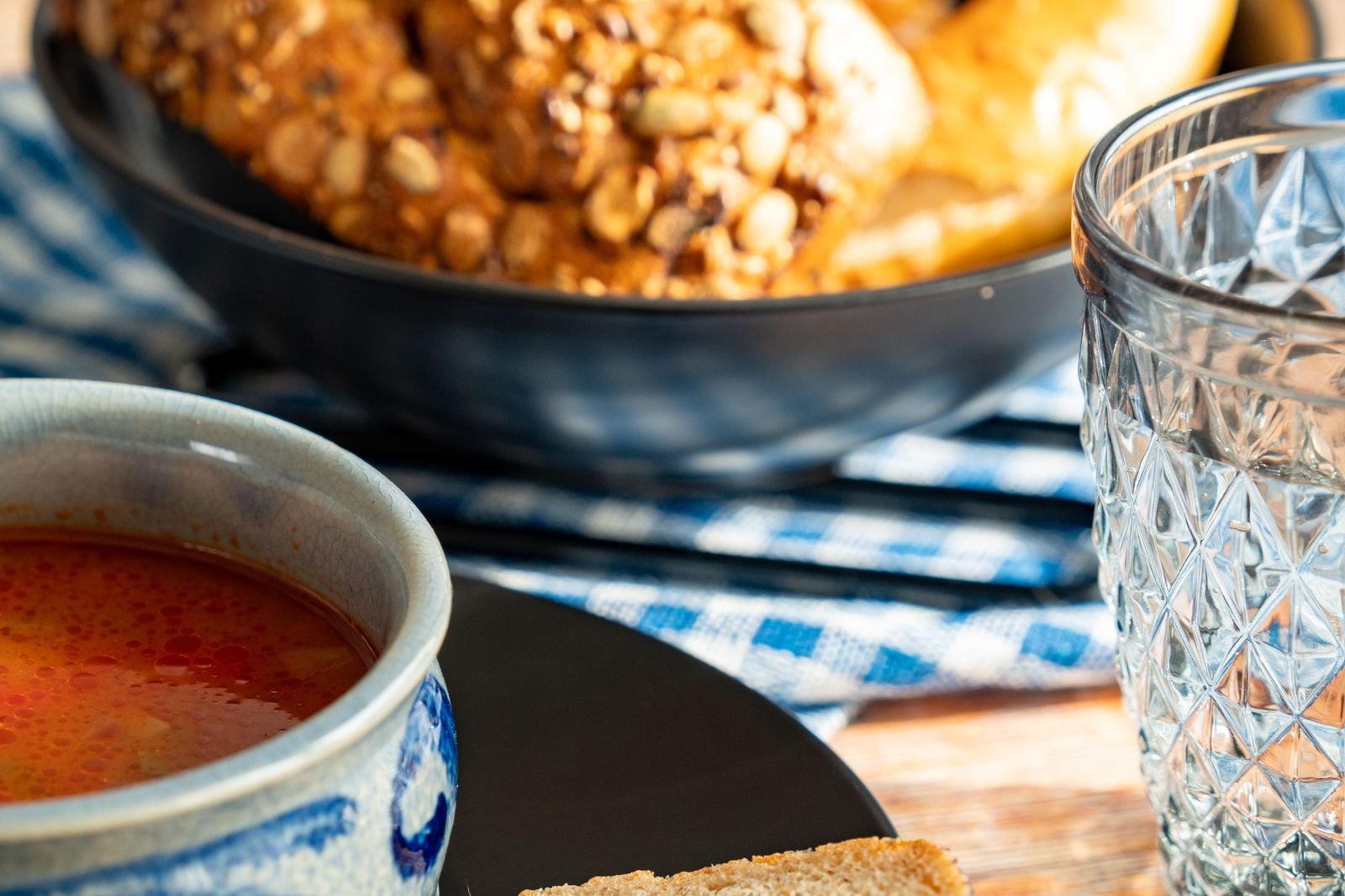 Brotzeit mit Brezn und Suppe